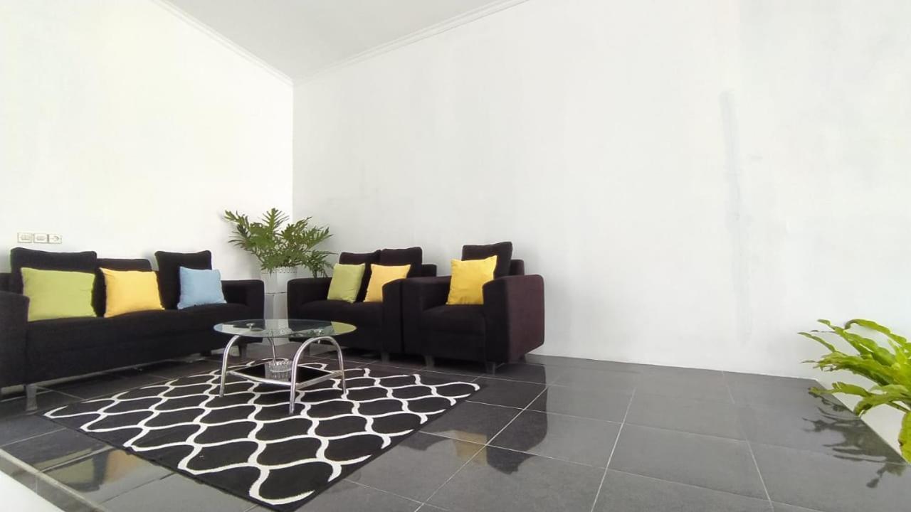 Villa Tiara 2 Cikundul ภายนอก รูปภาพ